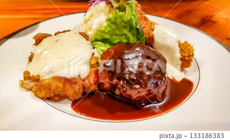 ハンバーグ、チキン南蛮、エビフライ盛合せ ハンバーグ、チキン南蛮、エビフライ盛合せ 133186383