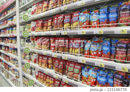 Wide assortment of ketchup on supermarket shelves 133186776