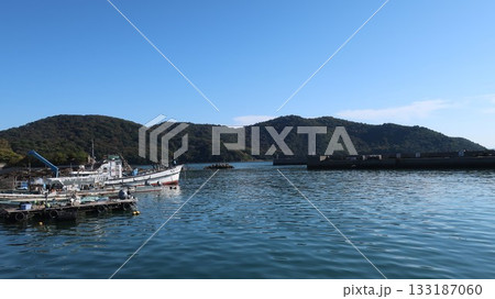 兵庫県坂越漁港　牡蠣養殖 133187060
