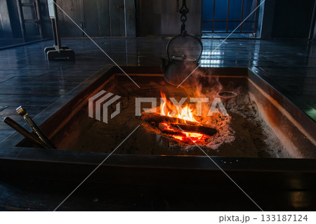 囲炉裏の炎 133187124