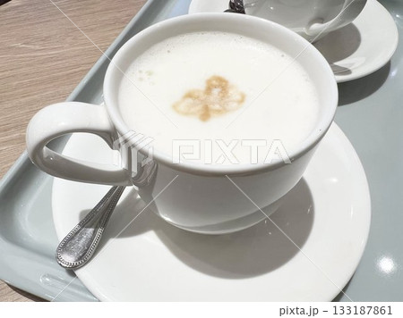 美味しそうな豆乳ラテ 133187861