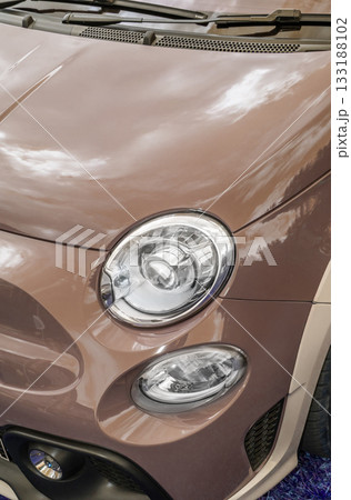 古い自動車のヘッドライト Headlight of the old car 古い自動車のヘッドライト Headlight of the old car 133188102