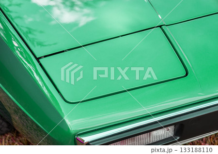 古い自動車のヘッドライト　Headlight of the old car 133188110