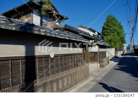 日本の古い町の家屋 日本の古い町の家屋 133189147