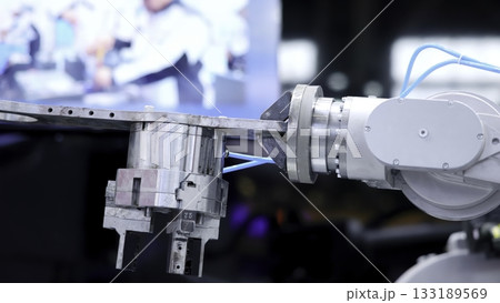 Robotic arm moving with precision in a montage. Media 133189569