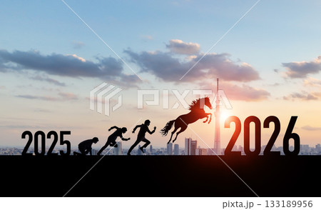 2026年へ向かって馬へ変身して走る人物 2026年午年新年イメージ ビジネス向け年賀状素材 2026年へ向かって馬へ変身して走る人物 2026年午年新年イメージ ビジネス向け年賀状素材 133189956