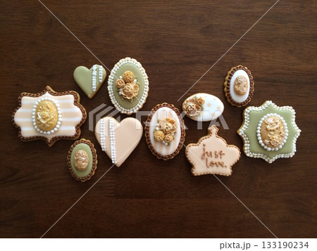 ナチュラルカラーのアイシングクッキー 133190234