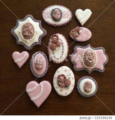 カメオデザインのアイシングクッキー 133190236