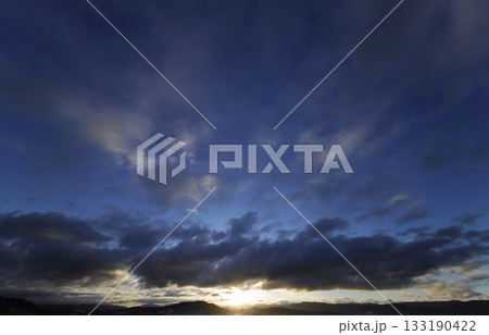 多様な雲が広がった爽やかな朝空・冬・超広角・空主体・240226am 133190422