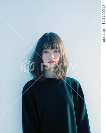 若い女性のポートレート 133190518