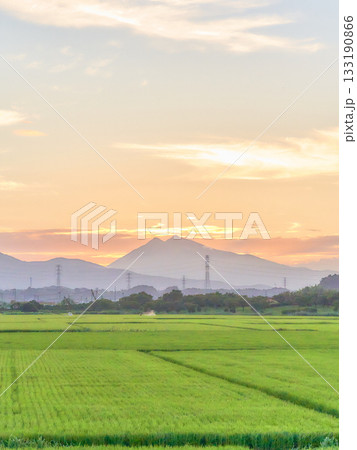田園地帯の広がる長閑な筑波山の麓の風景 133190866