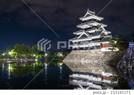 《長野県》松本城の夜景 133191171