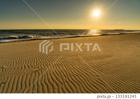 《静岡県》中田島砂丘・夕暮れの風景 133191245