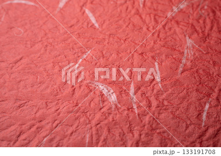 赤い越前和紙の質感背景 133191708