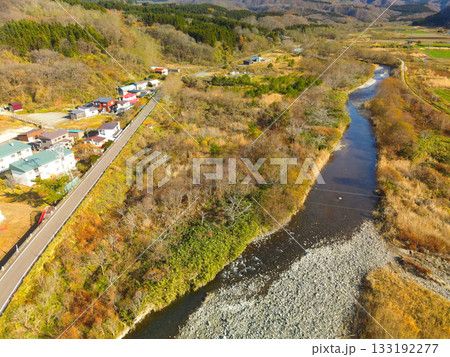 晩秋の北海道八雲町熊石で相沼川河口付近の風景を空撮 晩秋の北海道八雲町熊石で相沼川河口付近の風景を空撮 133192277