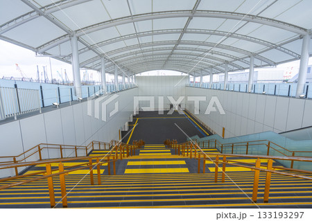 夢洲駅　1号出入口階段 133193297