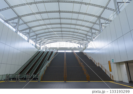 夢洲駅　1号出入口階段 133193299