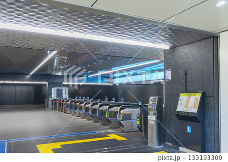 大阪メトロ夢洲駅　改札口 133193300