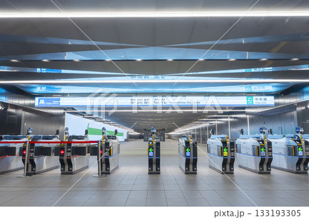 大阪メトロ夢洲駅　改札口 133193305