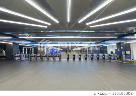 大阪メトロ夢洲駅　改札口 133193308