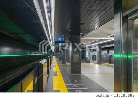 大阪メトロ夢洲駅　ホーム 133193698
