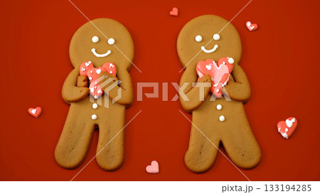 ハートを持ったジンジャーマンクッキー ハートを持ったジンジャーマンクッキー 133194285