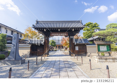 京都　壬生寺　表門（正門） 133196211