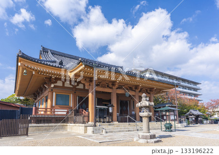 京都　壬生寺　本堂 133196222