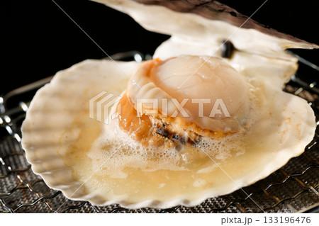 ホタテの網焼き ホタテの網焼き 133196476