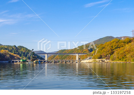 秋の恵那峡(大井ダム 岐阜県恵那市) 秋の恵那峡(大井ダム 岐阜県恵那市) 133197258