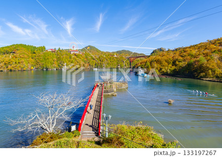 恵那峡の紅葉と弁財天(岐阜県恵那市) 恵那峡の紅葉と弁財天(岐阜県恵那市) 133197267