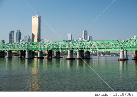 Hangang railway bridge over Han river in Seoul, South Korea Hangang railway bridge over Han river in Seoul, South Korea 133197368