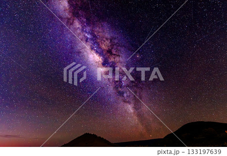 ハワイ島　マウナ・ケア山ビジターセンターからの天の川の絶景 133197639