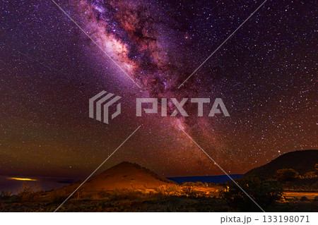 ハワイ島 マウナ・ケア山ビジターセンターからの天の川の絶景 ハワイ島 マウナ・ケア山ビジターセンターからの天の川の絶景 133198071