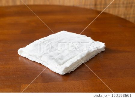 台布巾とちゃぶ台　蚊帳布巾　 133198661