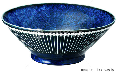 藍色の和食器・麺鉢/白背景/ストライプ柄の陶器の器 藍色の和食器・麺鉢/白背景/ストライプ柄の陶器の器 133198910