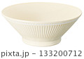 アイボリーの和食器・麺鉢／ストライプ模様の陶器／白背景 133200712
