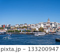 トルコ•イスタンブール、ボスフォラス海峡から眺めたガラタ塔と市街地 133200947