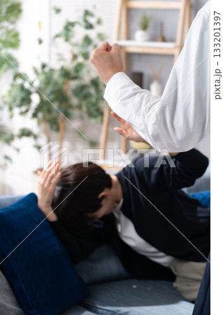 カップル DV 喧嘩 カップル DV 喧嘩 133201397