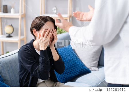 カップル　DV　喧嘩 133201412