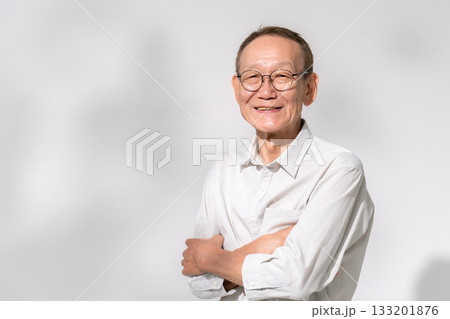 男性　シニア　ポートレート 133201876