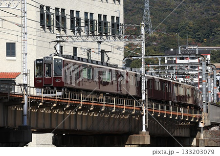 【阪急】8200系＋8000系（今津線：宝塚〜宝塚南口） 133203079