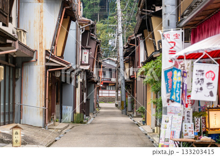 《岐阜県》郡上八幡・八幡町の古い街並み 133203415