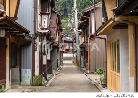 《岐阜県》郡上八幡・八幡町の古い街並み 133203416
