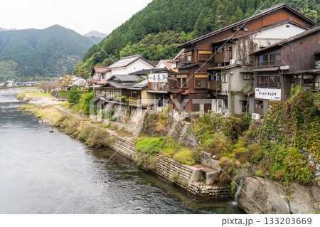 《岐阜県》郡上八幡・八幡町の古い街並み 133203669