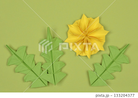 Origami dandelion Origami dandelion 133204377