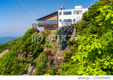 新緑シーズンの御在所ロープウエイ【山上周辺の絶景』 新緑シーズンの御在所ロープウエイ【山上周辺の絶景』 133205069
