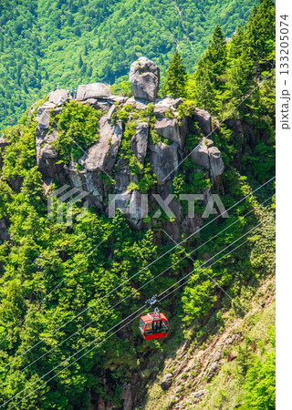 新緑シーズンの御在所ロープウエイ【山上周辺の絶景』 133205074