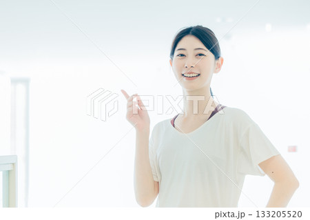 スポーツウェアの女性 133205520