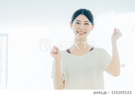 スポーツウェアの女性 133205522